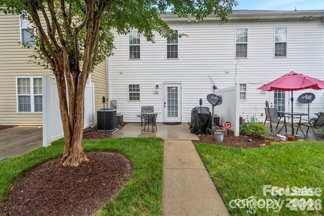 Foto del edificio - 128 Locomotive Ln