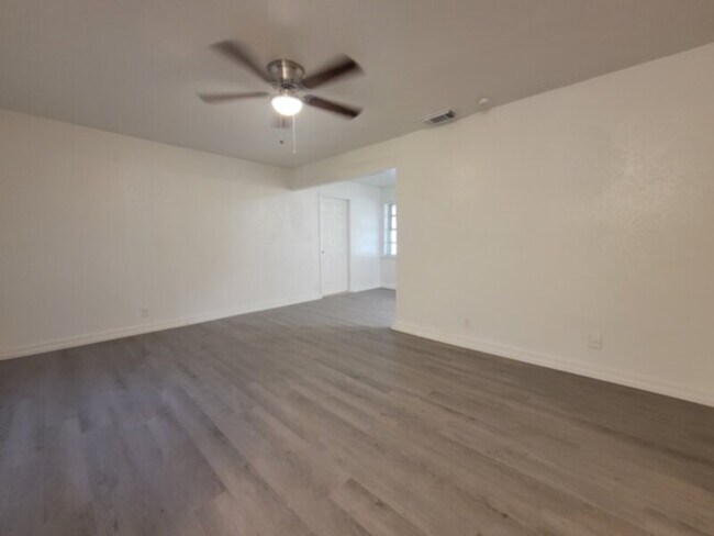 Foto del edificio - 3824 Modlin St