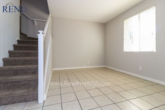 Foto del edificio - 4 Bed, 3 Bath, Corner Lot!