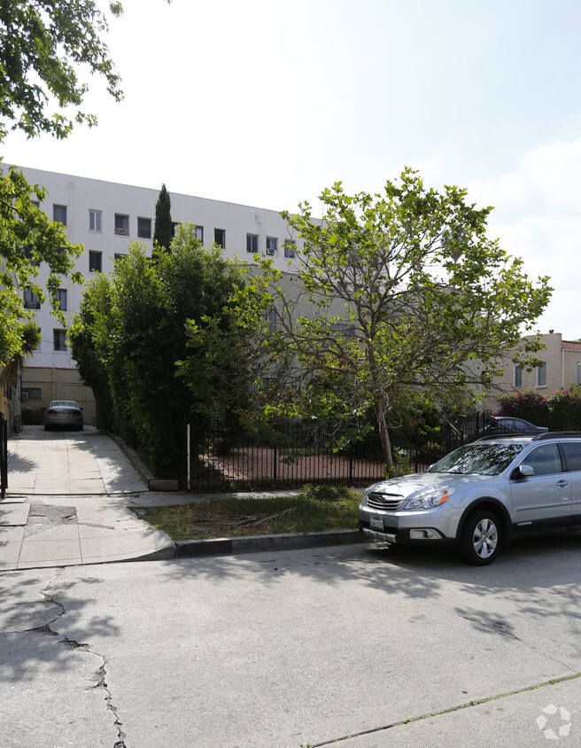Building Photo - 710 S Gramercy Pl