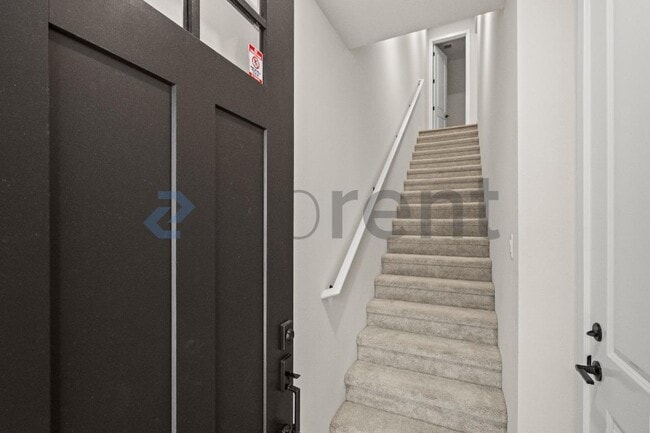 Building Photo - Unit H4