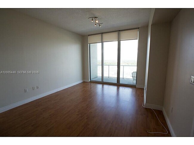 Foto del edificio - 3470 E Coast Ave