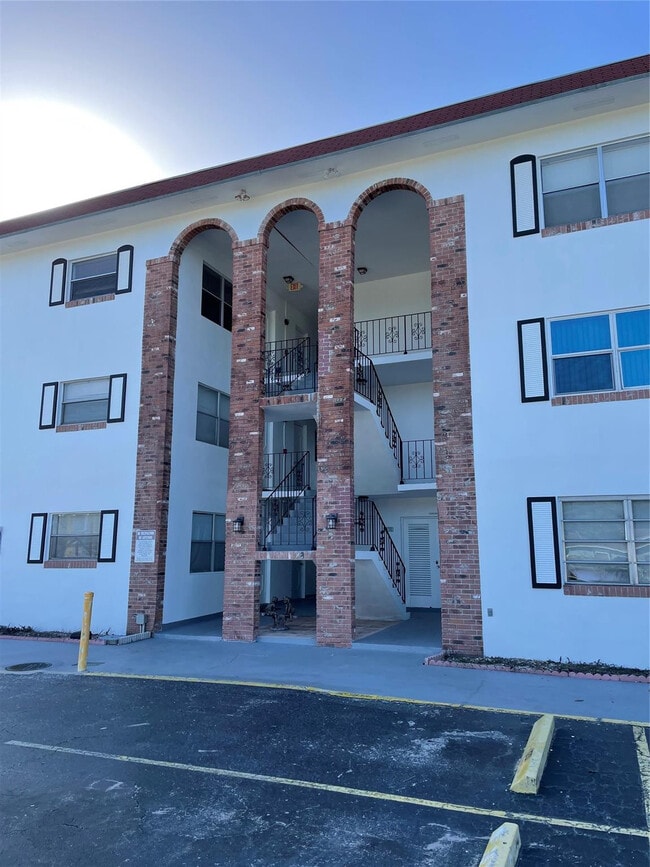 Building Photo - 2420 Johnson St