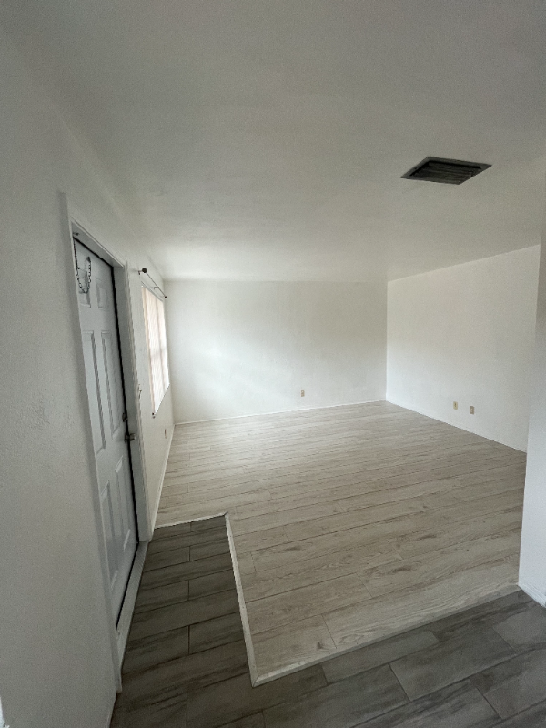 Building Photo - 426 93rd Ave N