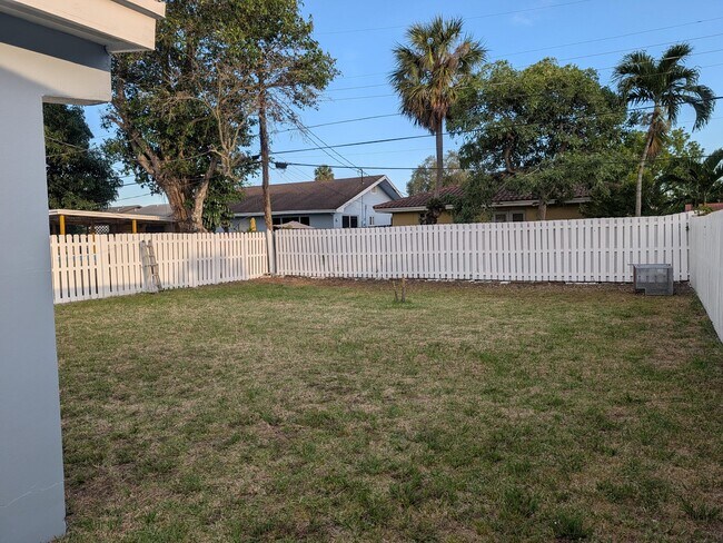 Foto del edificio - 2990 NW 7th Ct