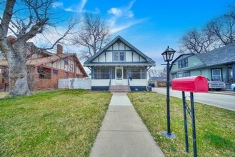 Building Photo - 413 Everett St