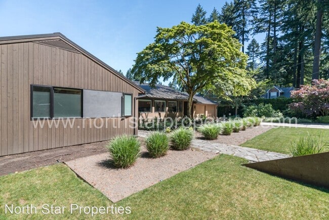 Foto del edificio - 5 br, 3 bath House - 1235 Chandler Rd