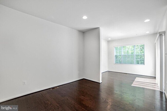Foto del edificio - 7872 River Rock Way