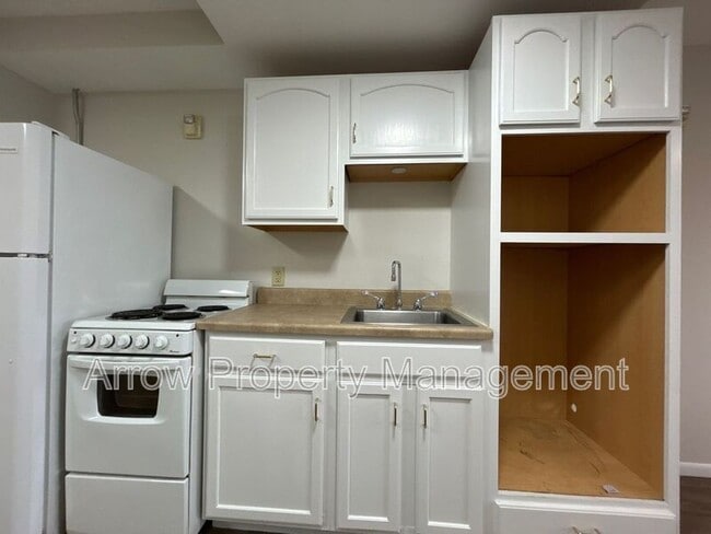 Building Photo - 180 Poppe Dr