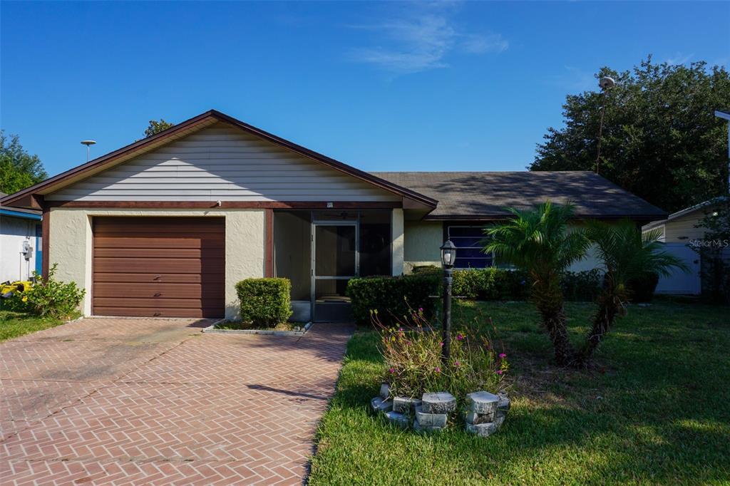 Foto principal - 11 Sandalwood Dr