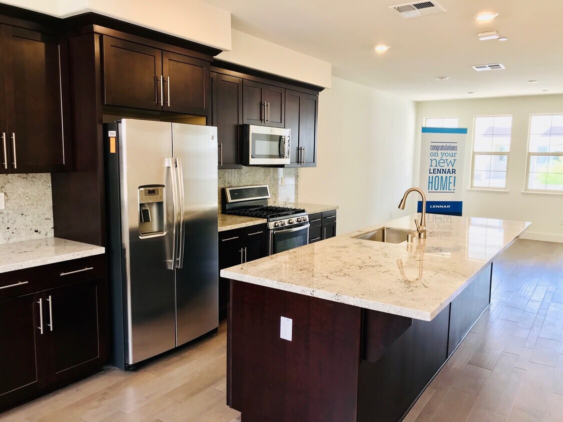 Foto principal - 8641 Seawind Way
