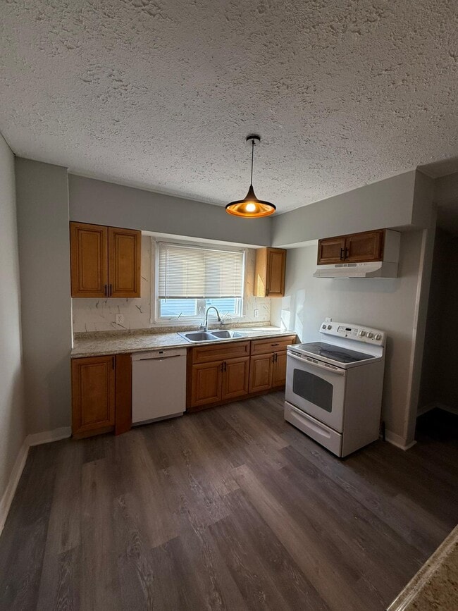 Foto del edificio - 1336 Thoreau Rd