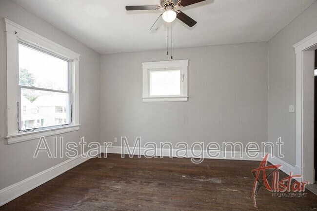 Foto del edificio - 2086 W 104th St