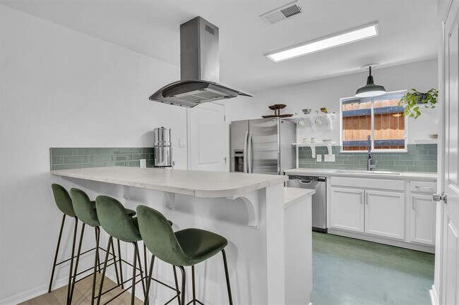 Building Photo - 9831 Briar Ridge Dr