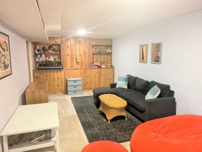 Building Photo - Basement for Rent - Shared Living in Comfo...
