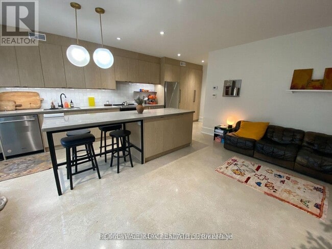 Photo du bâtiment - 1540 King St W