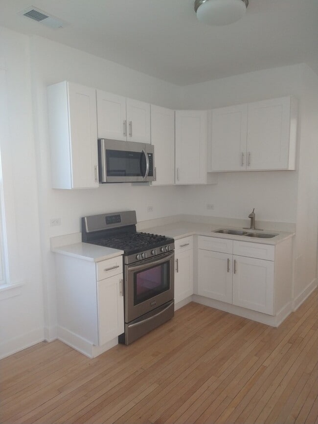 Building Photo - 2021 W 47th St