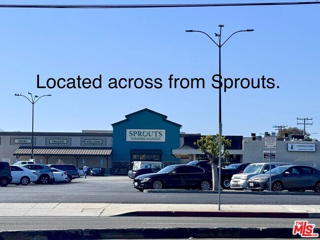Foto del edificio - 4419 W Rosecrans Ave