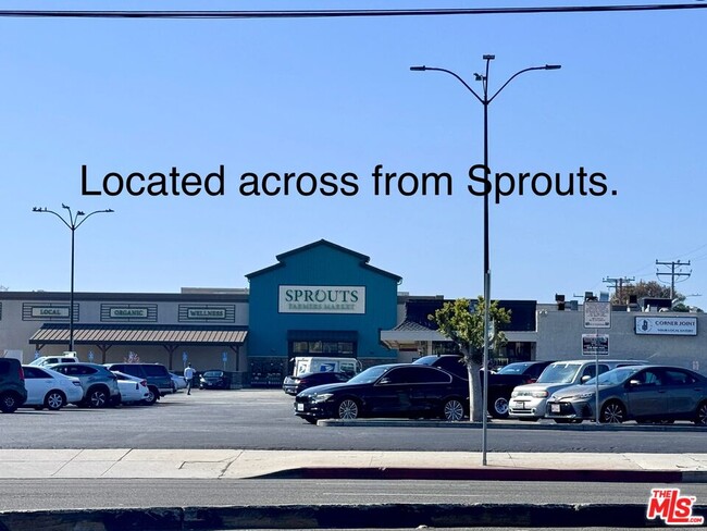 Building Photo - 4419 W Rosecrans Ave
