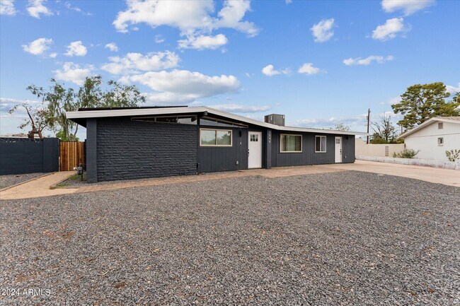 Foto del edificio - 1548 N Upland Cir