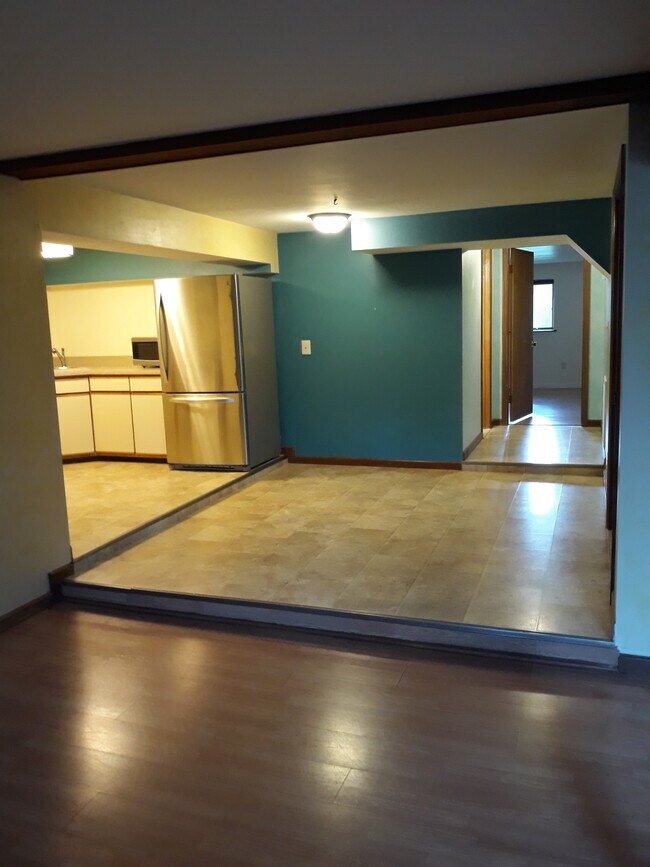 Eating Area - 30 Brouck Ferris Blvd