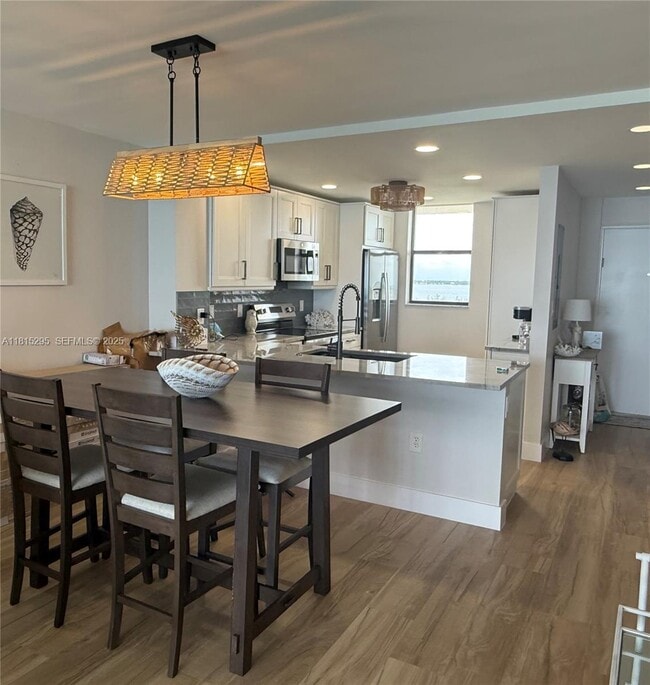 Building Photo - 9940 S Ocean Dr