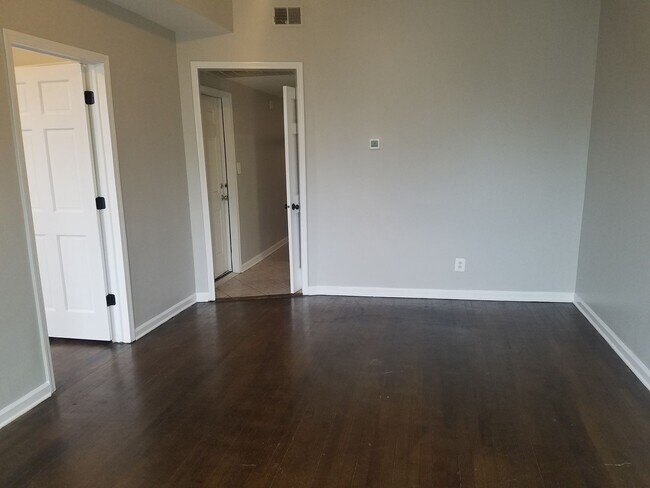 Building Photo - 2308 N Mango Ave