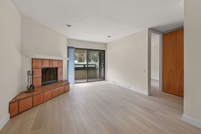 Foto del edificio - MISSION HILLS 2BR / 2BA CONDO – HALF OFF 1...