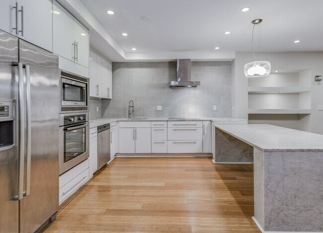 Foto del edificio - 329 Columbus Ave