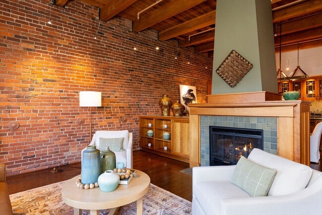 Building Photo - Pioneer Square Penthouse