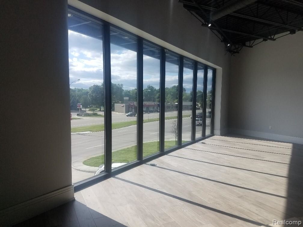 Foto principal - 32686 Woodward Ave