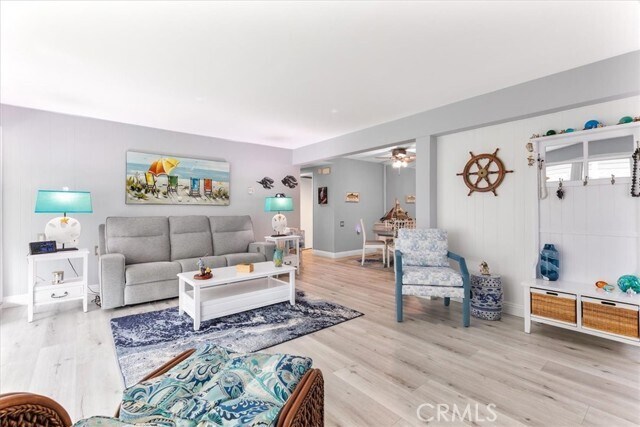 Foto del edificio - 328 Avenida Carmel