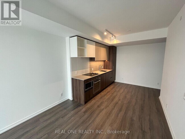 Photo du bâtiment - 1000 Portage Pkwy