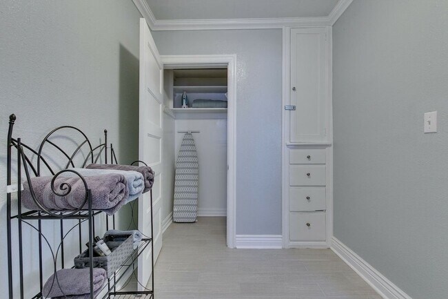 Foto del edificio - 717 Culbertson Dr