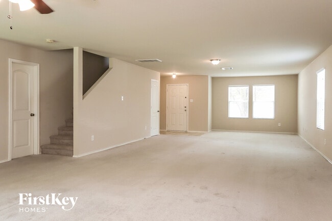 Building Photo - 8443 Broadleaf Ave