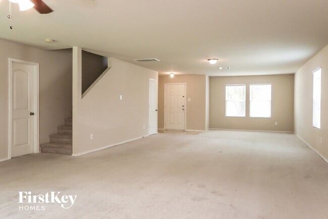 Foto del edificio - 8443 Broadleaf Ave
