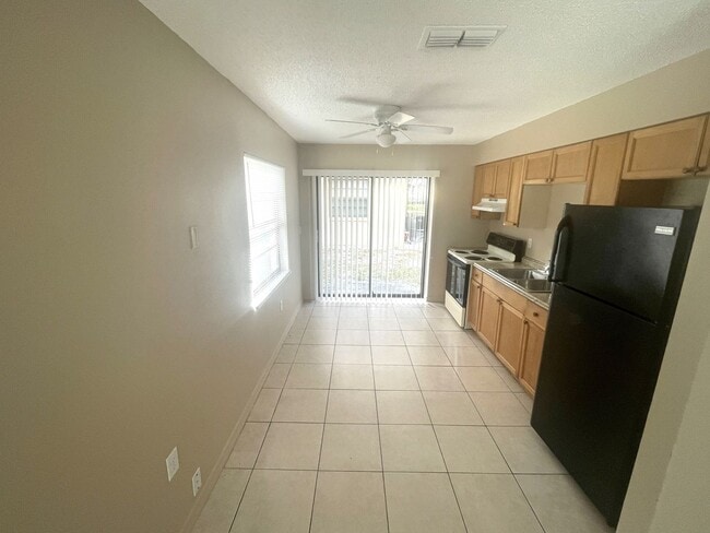 Building Photo - 5407 Maple St