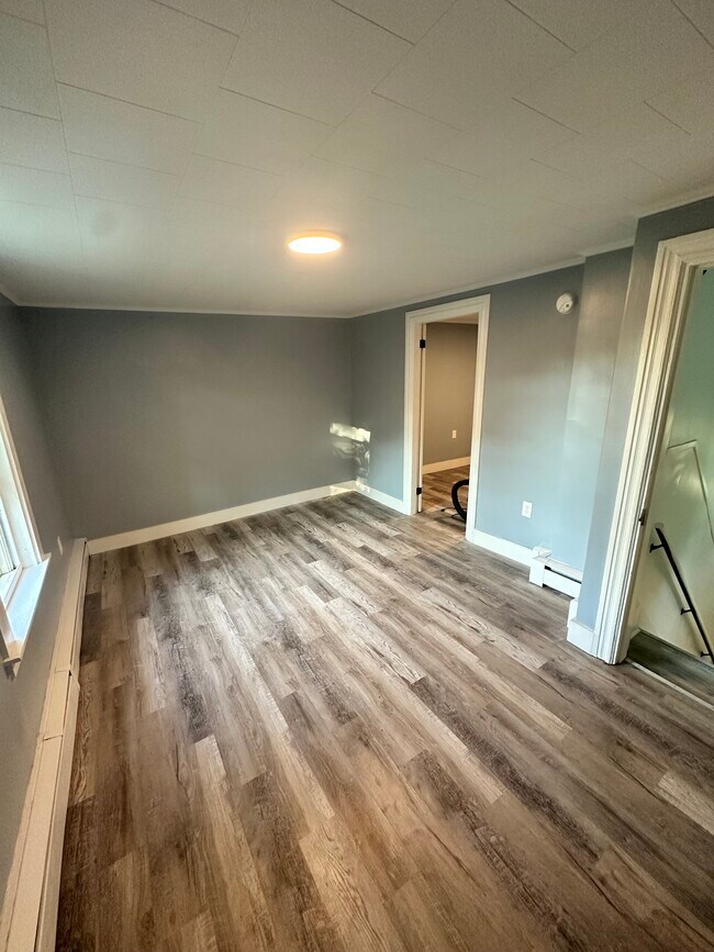 Bedroom 1 - 23 Tibbetts St