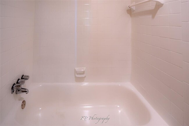 Building Photo - 12500 Sandpiper Dr