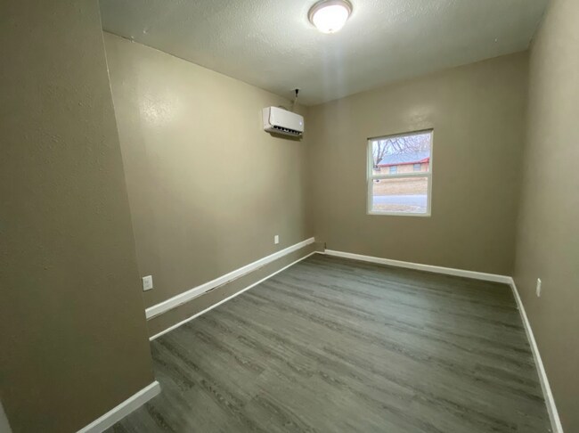 Building Photo - Charming 5 Bedroom Rent to Own Home!!