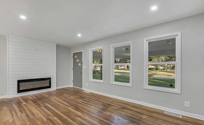 Foto del edificio - Coming soon, Section 8 Welcome!!! "Ranch style 3-Bed, 2-Bath Gem with 1,344 Sq Ft in Huntsville's...