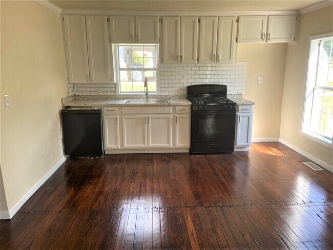 Foto del edificio - 3407 E 38th St