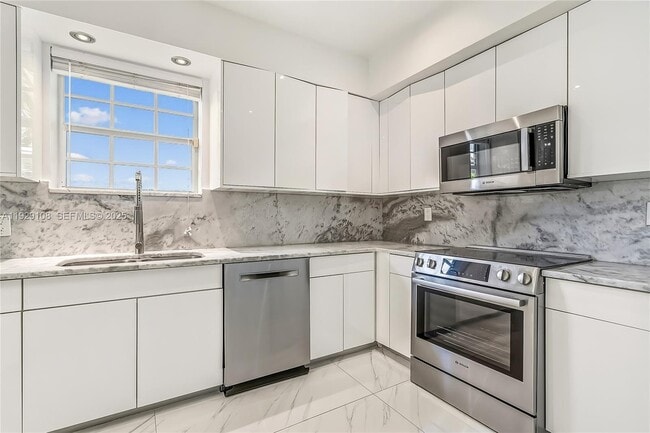 Foto del edificio - 345 Fairway Dr