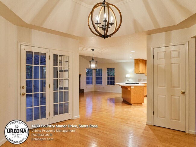 Foto del edificio - Spacious 4-Bedroom Home with Modern Upgrad...