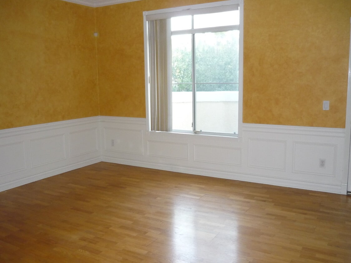 Building Photo - Mira Mesa Townhome 3 Bedroom 2.5 Bath for Rent