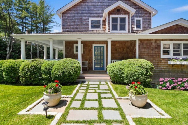 Foto del edificio - 114 Narod Blvd