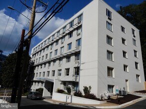 Building Photo - 1730 Arlington Blvd