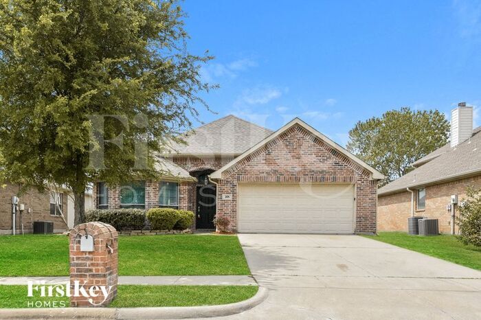 Foto principal - 205 Wooded Creek Ave