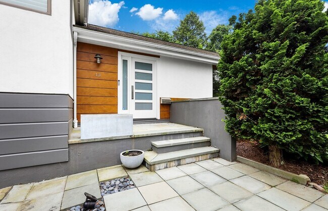 Building Photo - 18 Mignon Rd