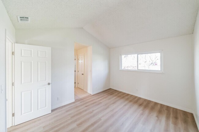 Foto del edificio - 1705 View Dr